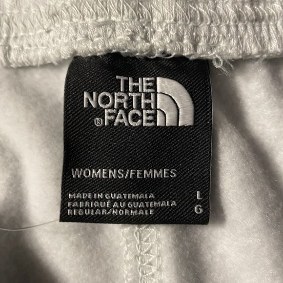 Womens The North Face shorts, brand new with tags - Picture 6 of 6